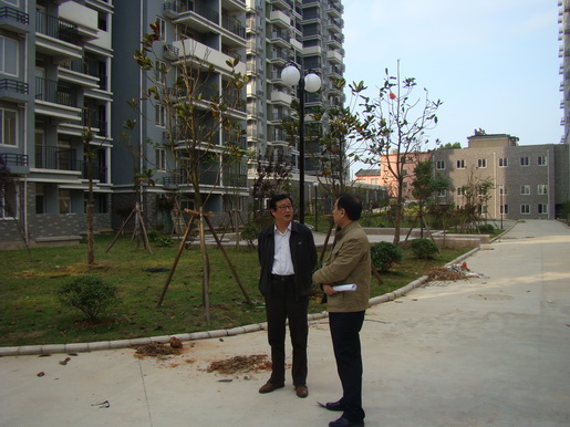 董事長調(diào)研城區(qū)老舊小區(qū)管道燃?xì)馀涮坠ぷ?>                            <div   id="c4w42a4ee"   class="con">
                                <span id="c4w42a4ee"    class="title">董事長調(diào)研城區(qū)老舊小區(qū)管道燃?xì)馀涮坠ぷ?/span>
                                <p class="des">&nbsp;

	近日，公司黨委書記、董事長潘炳應(yīng)先后深入渡江路沿街樓棟、百圣花苑、同慶北苑、錦都商城、古樹新村、馬山公寓等26處前期開發(fā)未“三同時(shí)”配套管道燃?xì)獾某菂^(qū)老舊小區(qū)（樓棟），實(shí)地考察、調(diào)研公司老舊小區(qū)氣化工作推進(jìn)情況。


	每到一處，潘炳應(yīng)都細(xì)致查看小區(qū)周邊管網(wǎng)配套條件，詳細(xì)了解氣化工作實(shí)際困難，并認(rèn)真傾聽小區(qū)居民對(duì)公司配套管道燃?xì)獾囊庖姾徒ㄗh。對(duì)于老舊小區(qū)氣化工作，潘炳應(yīng)...</p>
                            </div>
                            <div   id="c4w42a4ee"   class="time">
                                <span id="c4w42a4ee"    class="day">05</span>
                                <span id="c4w42a4ee"    class="year-month">2014-05</span>
                            </div>
                        </a>
                    </li>
                                    </ul>
                <div   id="c4w42a4ee"   class="pagination">
                <a href=?pid=2&ty=21&page=1 title=第1頁>1</a><a>...</a><a href=?pid=2&ty=21&page=115 title=第115頁>115</a><a title=第116頁 class=