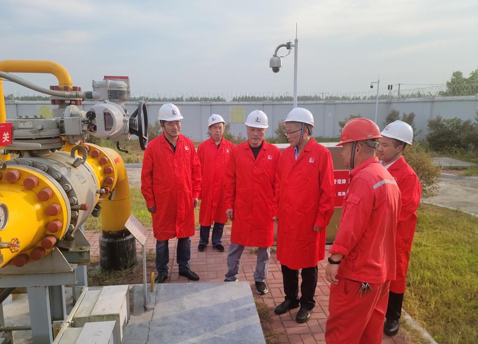 市政府副秘書長、發(fā)改委主任李文勝一行至第二天然氣門站調研